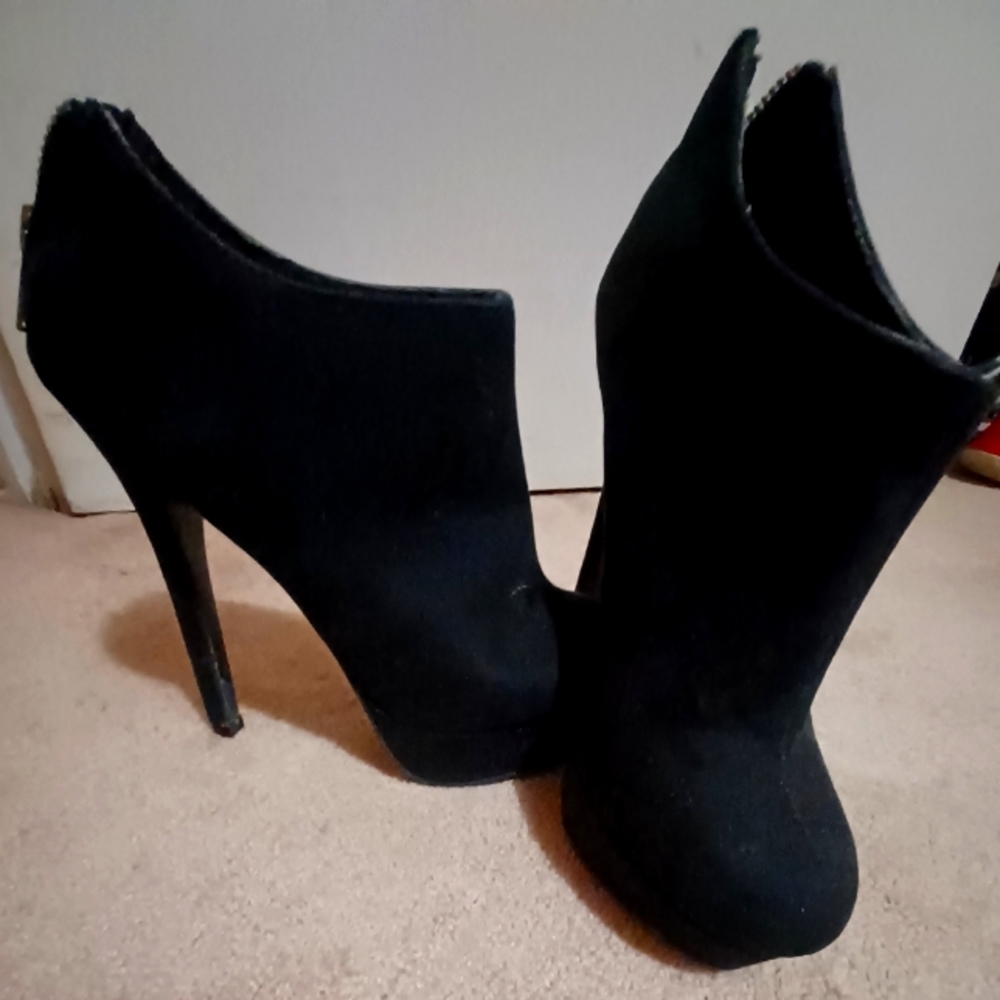 Pair of black booties with heels